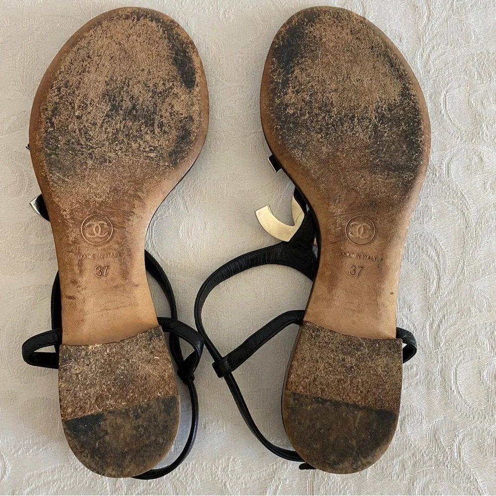 Chanel CC logo flat sandals